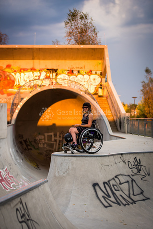 Lisa Schmidt - wheelchair skater