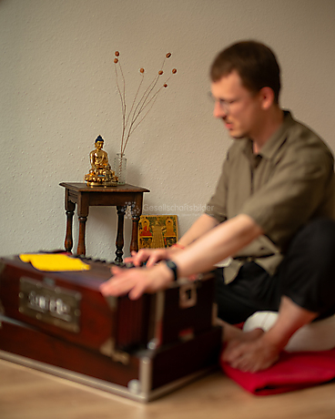 Beyond The Frame: Young Perspectives on Diversity in Faith